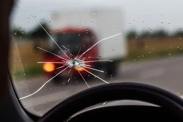 Can a Cracked Windshield Pass Inspection in Tennessee?